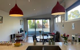 Room In Newport Modern Townhouse - Walk To Stunning Ocean View